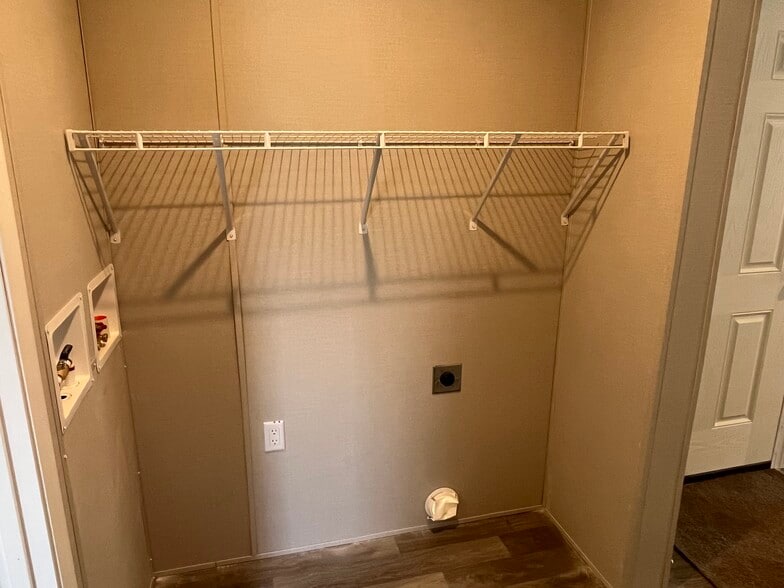 Building Photo - 6610 Lear Nagle Rd