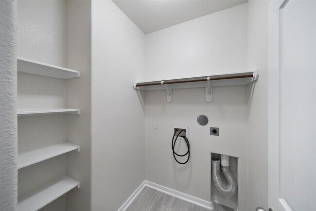 Building Photo - 2719 Skyview Long Dr