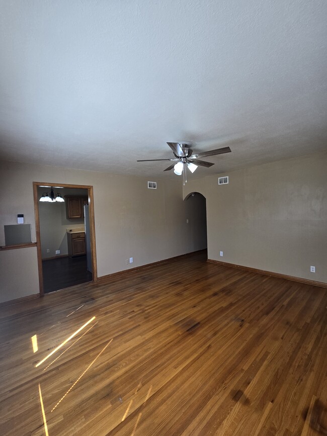 Building Photo - 902 N Colorado St