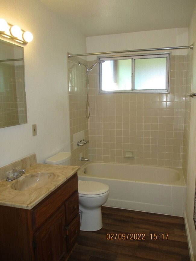 Building Photo - 3 Bedroom 1 Bath Coming Soon!