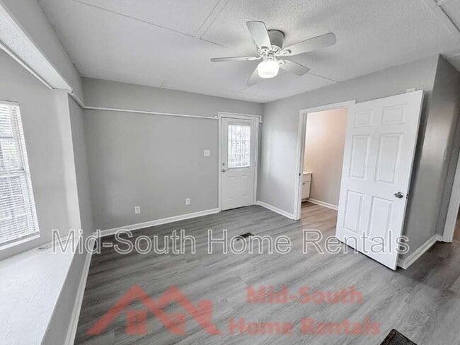 Building Photo - 721 Best St