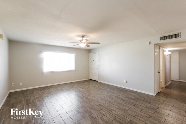 Building Photo - 3435 W Country Gables Dr