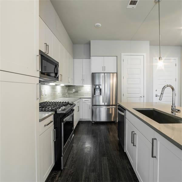 Building Photo - 1300 W 5th St