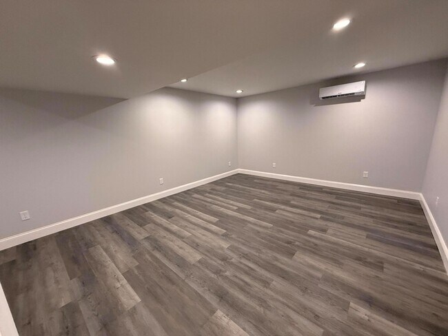 Building Photo - 7156 Holland Ln