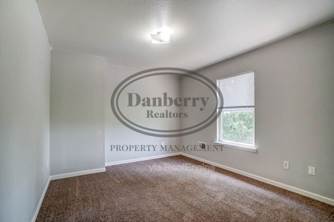 Building Photo - 3733 Willow Run Dr