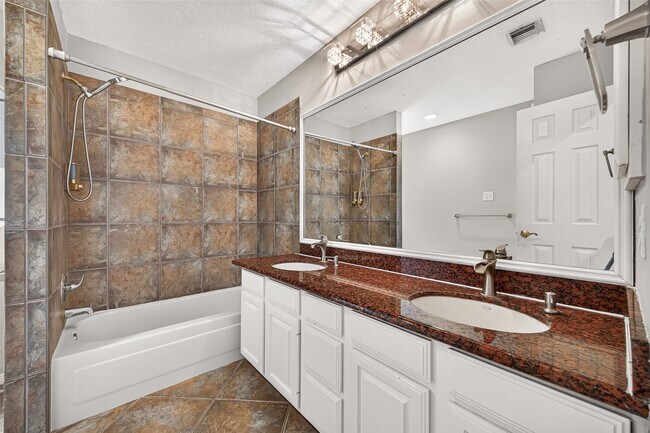Building Photo - 2106 Avenida La Quinta St