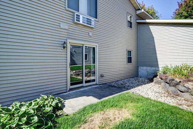 Building Photo - Broadway Drive - Sun Prairie