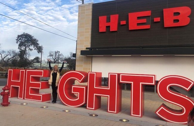 Heights HEB grocery store - 1012 Rutland St