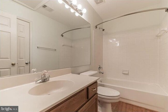 Building Photo - 5520 Jowett Ct