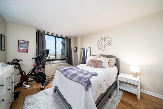 Building Photo - 700 Grove St