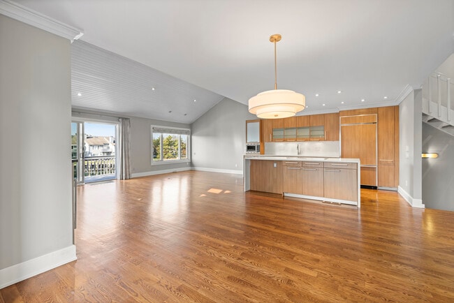 Building Photo - 1 Island Dr