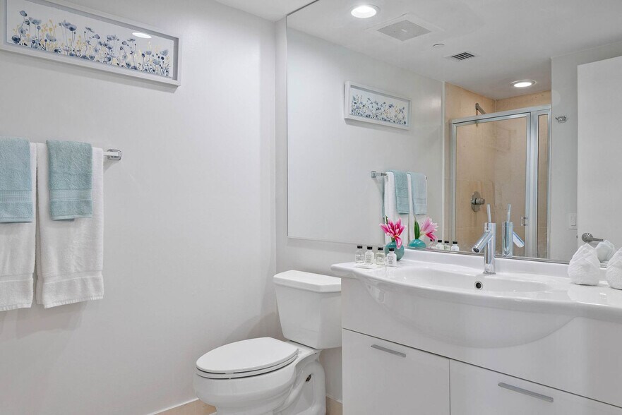 Building Photo - 485 Brickell Ave