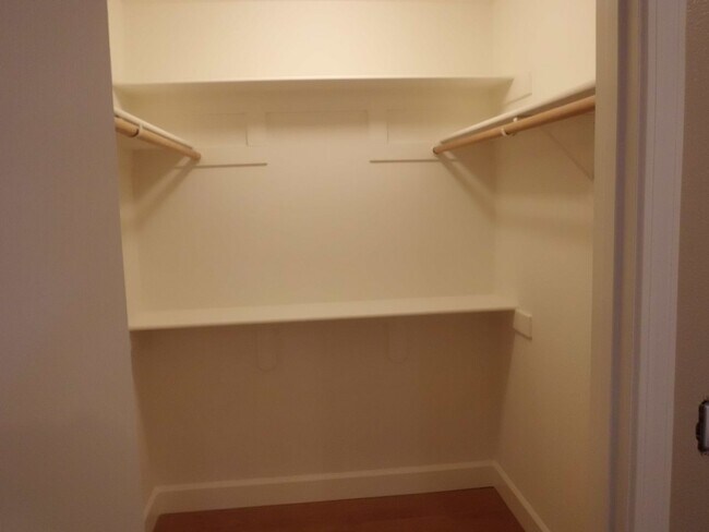 Building Photo - Now leasing beautiful one bedroom home!