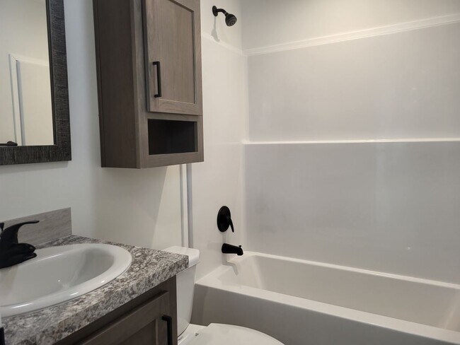 Building Photo - 3 Swan Ln