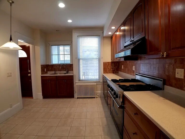 Kitchen - 58 Boston St