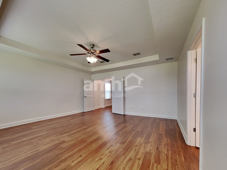 Building Photo - 3312 Roundabout Dr