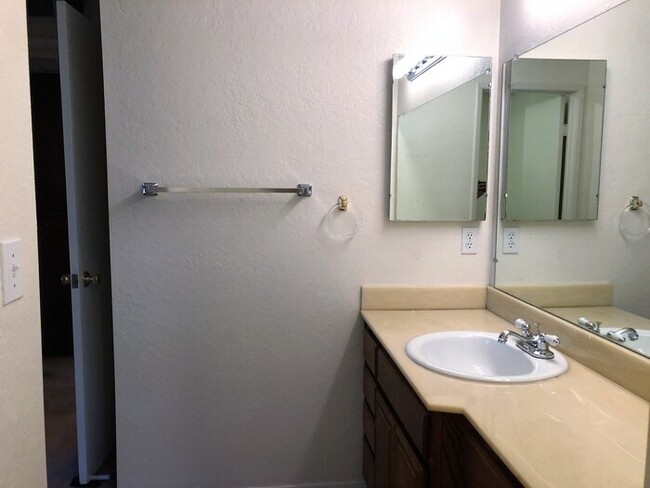 Building Photo - 5005 Collwood Way