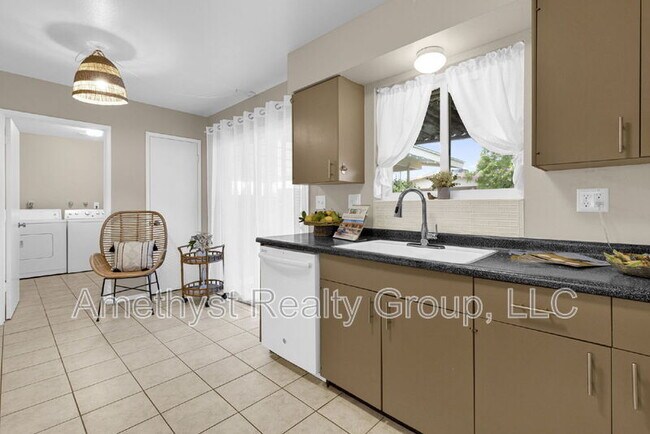 Building Photo - 10547 W Coggins Dr