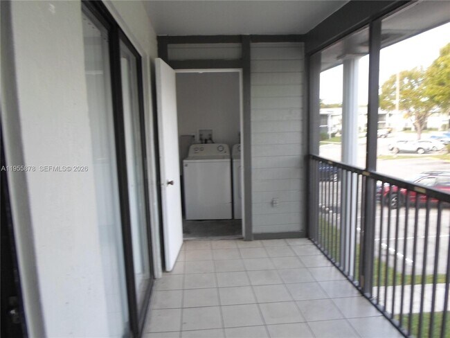 Building Photo - 20760 NE 4th Ct