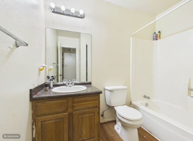 Building Photo - 1515 Pine Ridge Dr