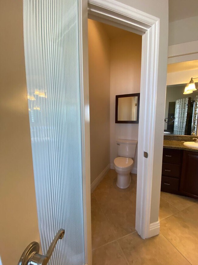 Building Photo - CALVADA VALLEY U.1 - Oakleaf Avenue