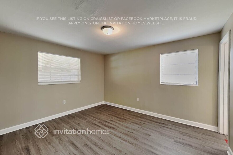 Building Photo - 2401 Jamaica Dr