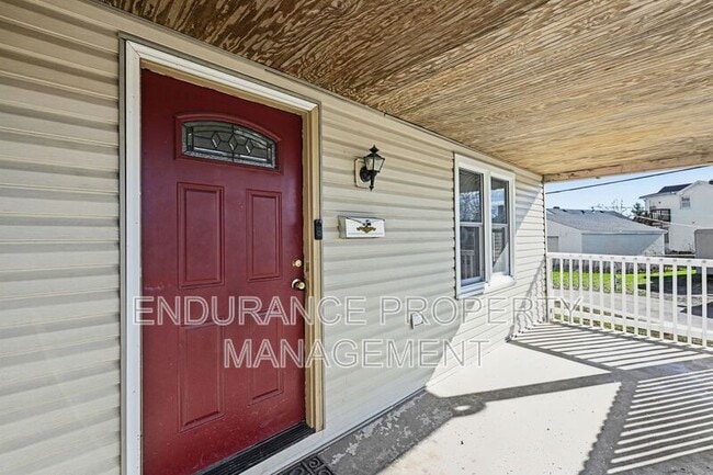 Building Photo - 2710 Hazel Ave