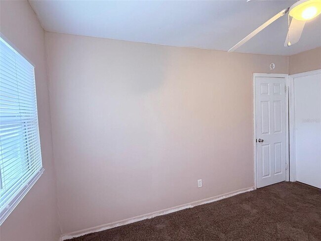 Building Photo - 986 22nd Ave S