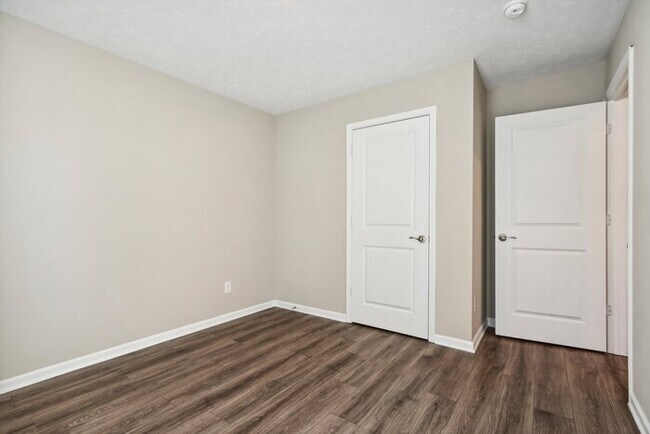 Building Photo - Fantastic 3bd/2ba home! Coming soon!