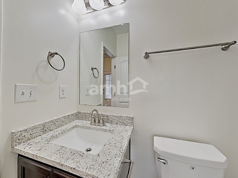 Building Photo - 323 Stoney Hollow Rd