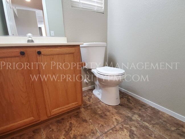 Building Photo - NW Single Family Home w/INGROUND POOL!!