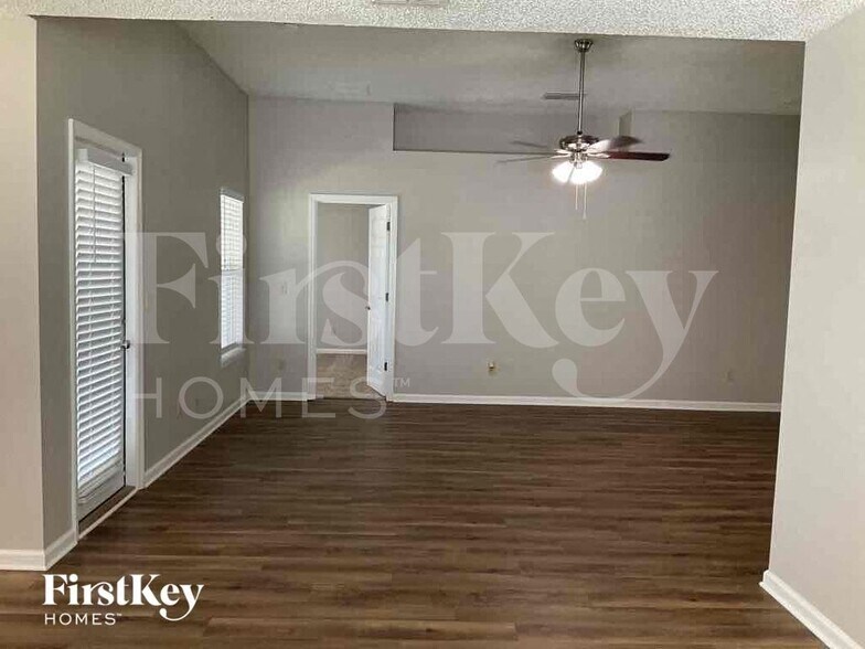 Building Photo - 2225 Pierce Arrow Dr