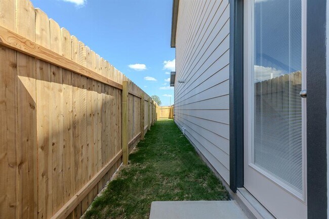 Building Photo - 108 Hartson Dr