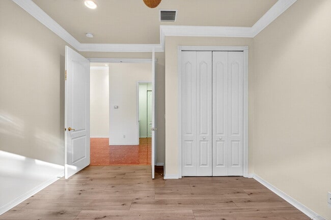 Building Photo - 7145 Veneto Dr