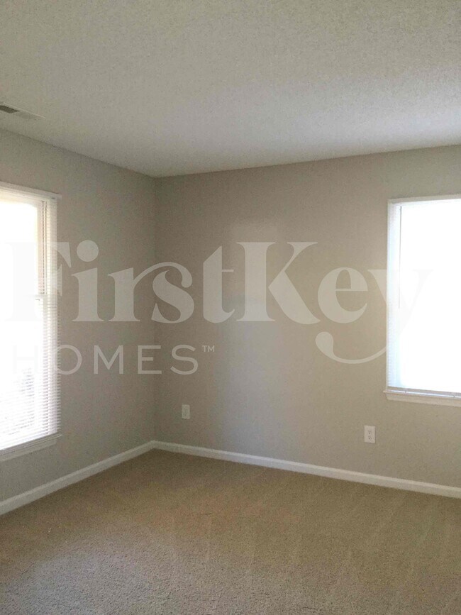 Building Photo - 5800 Old Meadow Rd