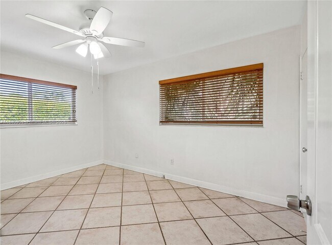 Building Photo - 8475 SW 43rd St