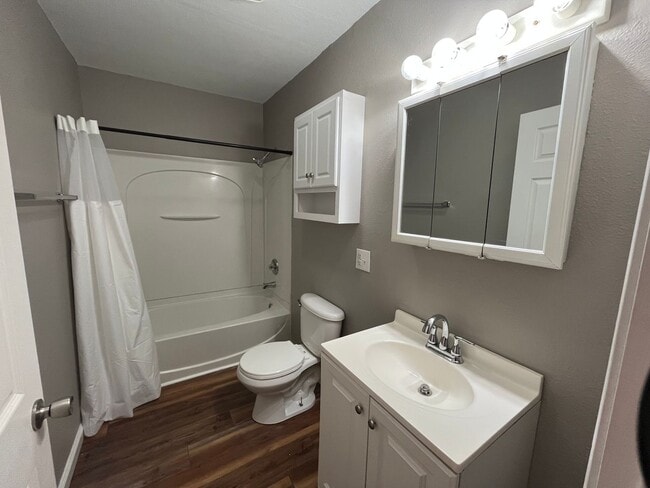 Building Photo - 3 bedroom Ranch