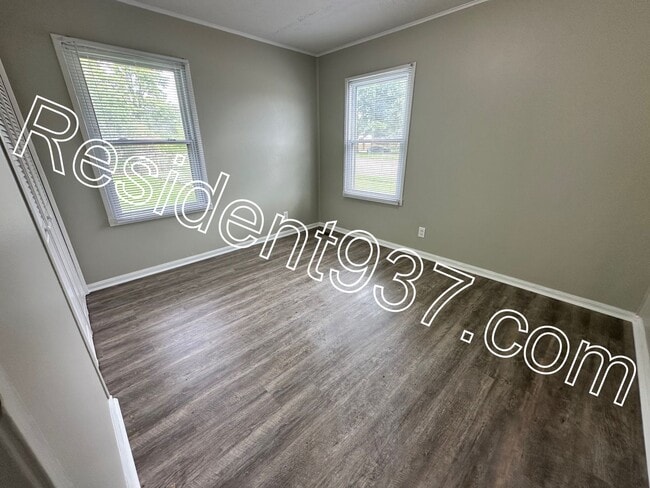 Building Photo - Updated 3 Bed 1 bath Home
