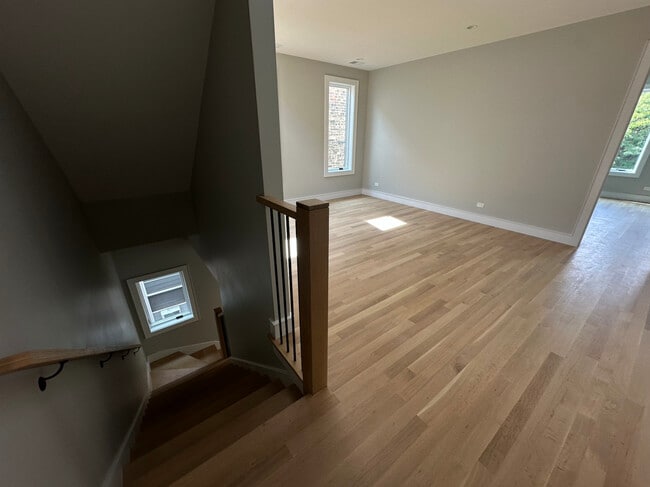 Building Photo - 4243 N Damen Ave