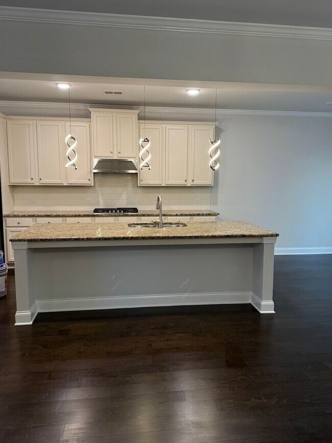 Building Photo - Spacious 5BR House in Buford