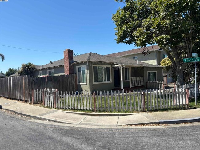 Building Photo - 3428 San Marino Ave
