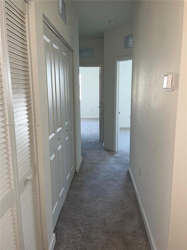 Building Photo - 2679 SE 25th Ter