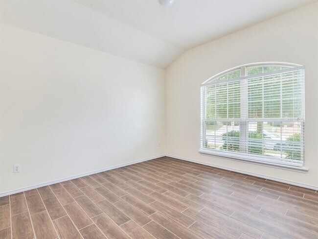 Building Photo - 120 Sawtooth Dr