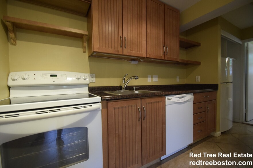 Building Photo - 1 Colonial Village Dr