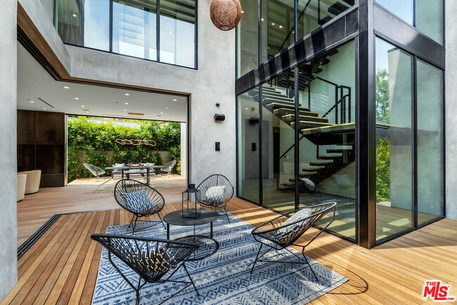 Building Photo - 434 Flores St