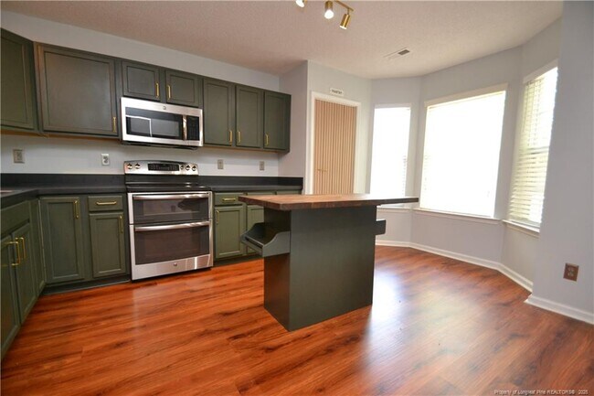 Building Photo - 308 Black Bird Ct