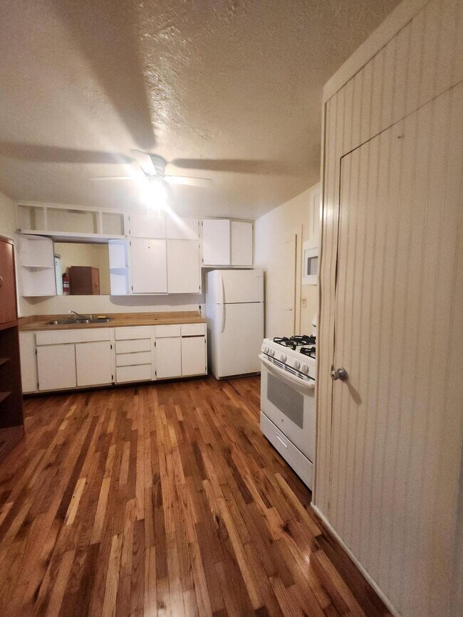 Building Photo - 1306 Los Tomases Dr NW