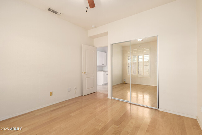 Building Photo - 5543 E Blanche Dr