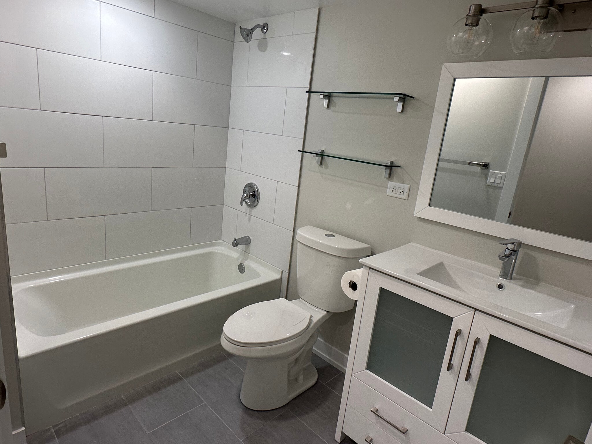 Building Photo - 1328 N Maplewood Ave