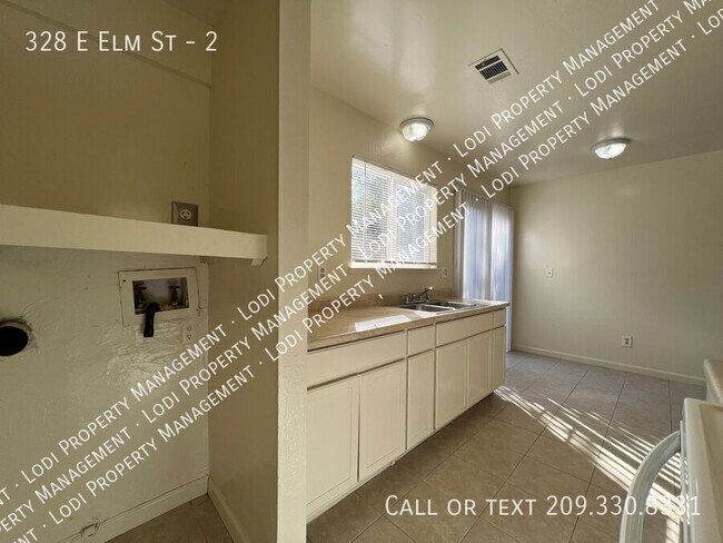Building Photo - 328 E Elm St
